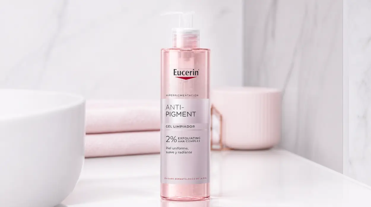 Gel limpiador facial Eucerin Anti-Pigment de 400 ml con exfoliación AHA por sólo 13,93€ (-45%)