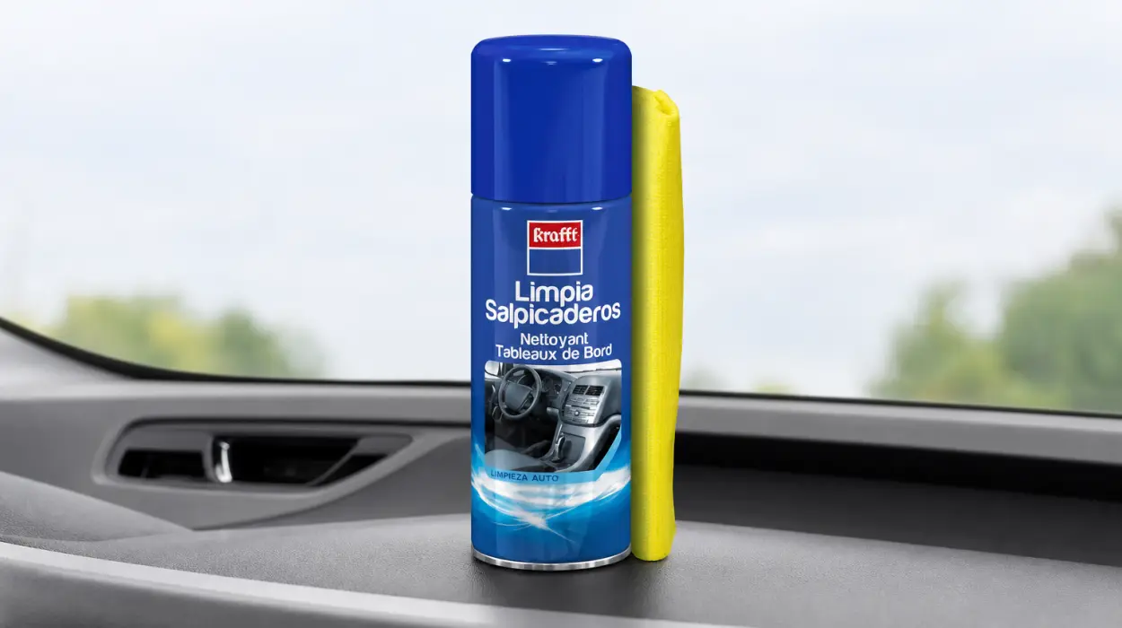 Krafft Limpia Salpicaderos para el interior del coche con bayeta incluida por sólo 5,99€ (-40%)